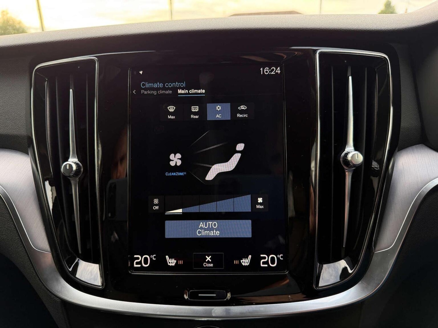 Used Volvo V60 2019 for sale - 76120353: Photo 13