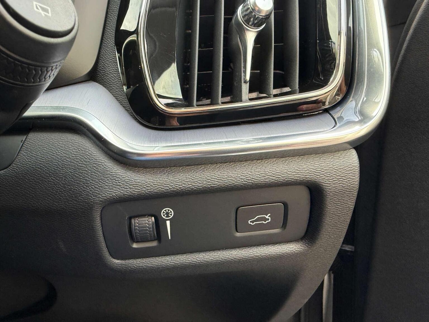 Used Volvo V60 2019 for sale - 76120353: Photo 25