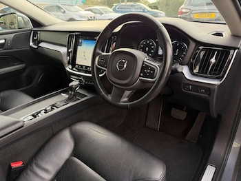 Used Volvo V60 2019 for sale - 76120353: Photo 3