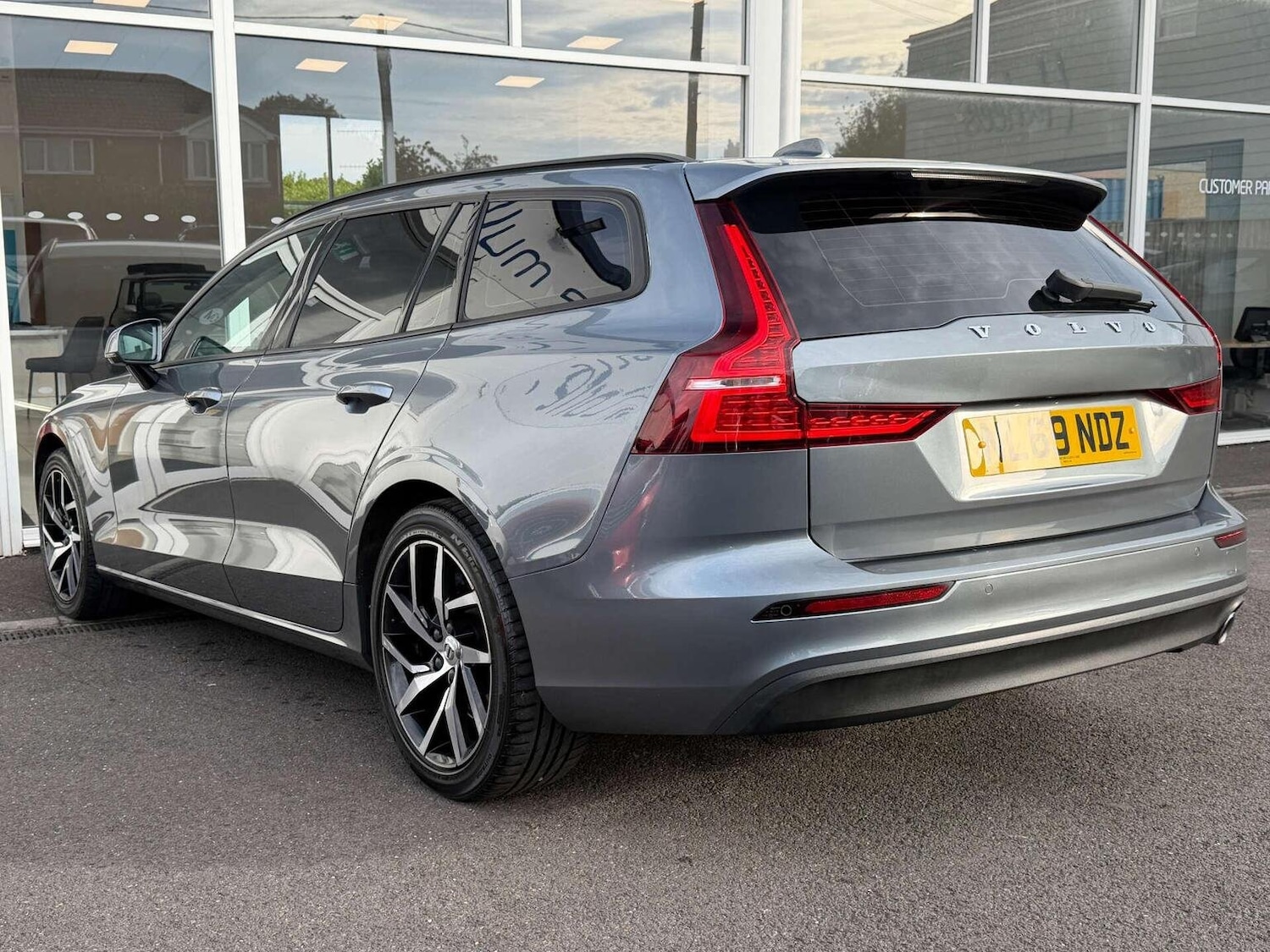 Used Volvo V60 2019 for sale - 76120353: Photo 42