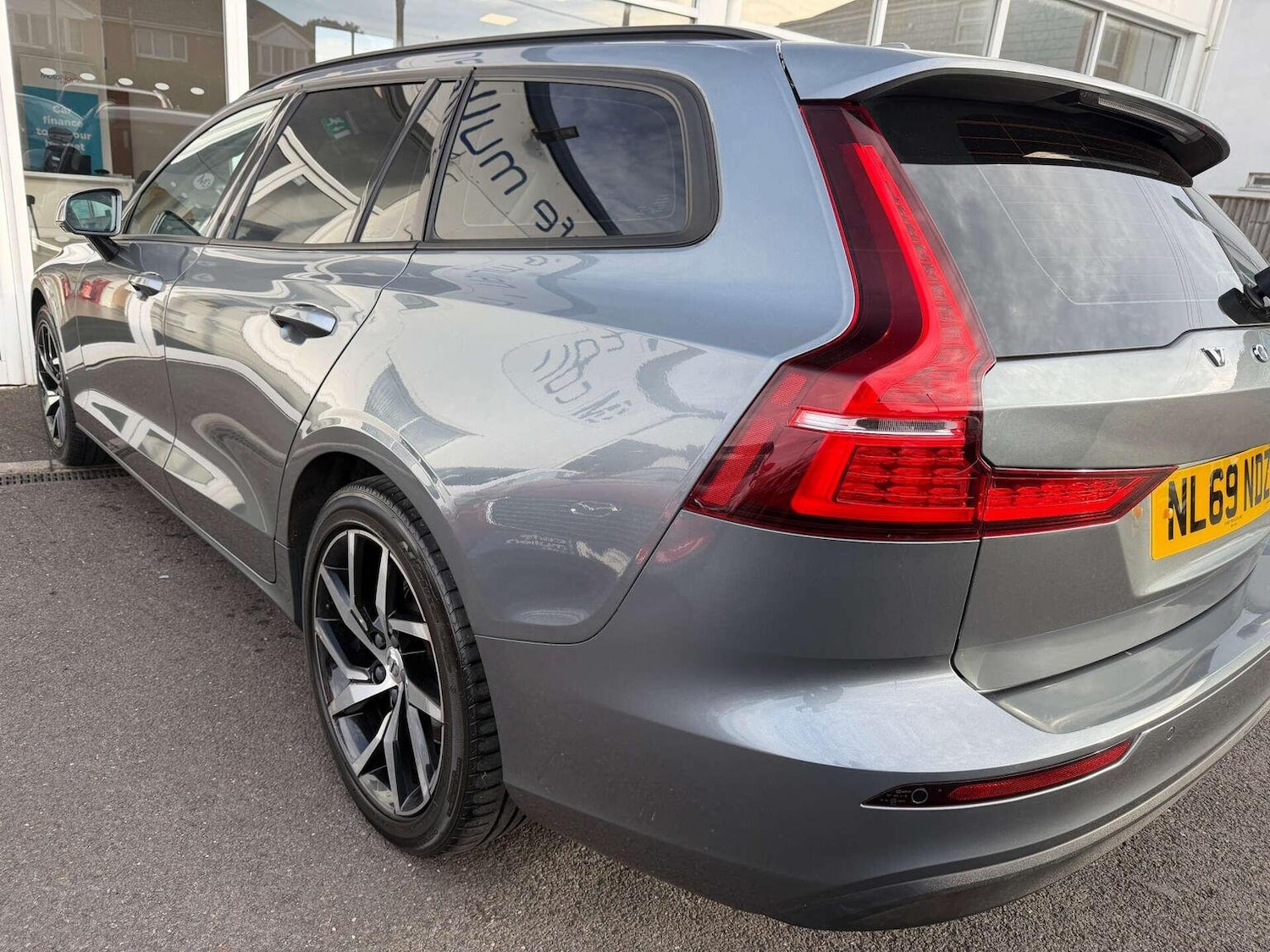 Used Volvo V60 2019 for sale - 76120353: Photo 44