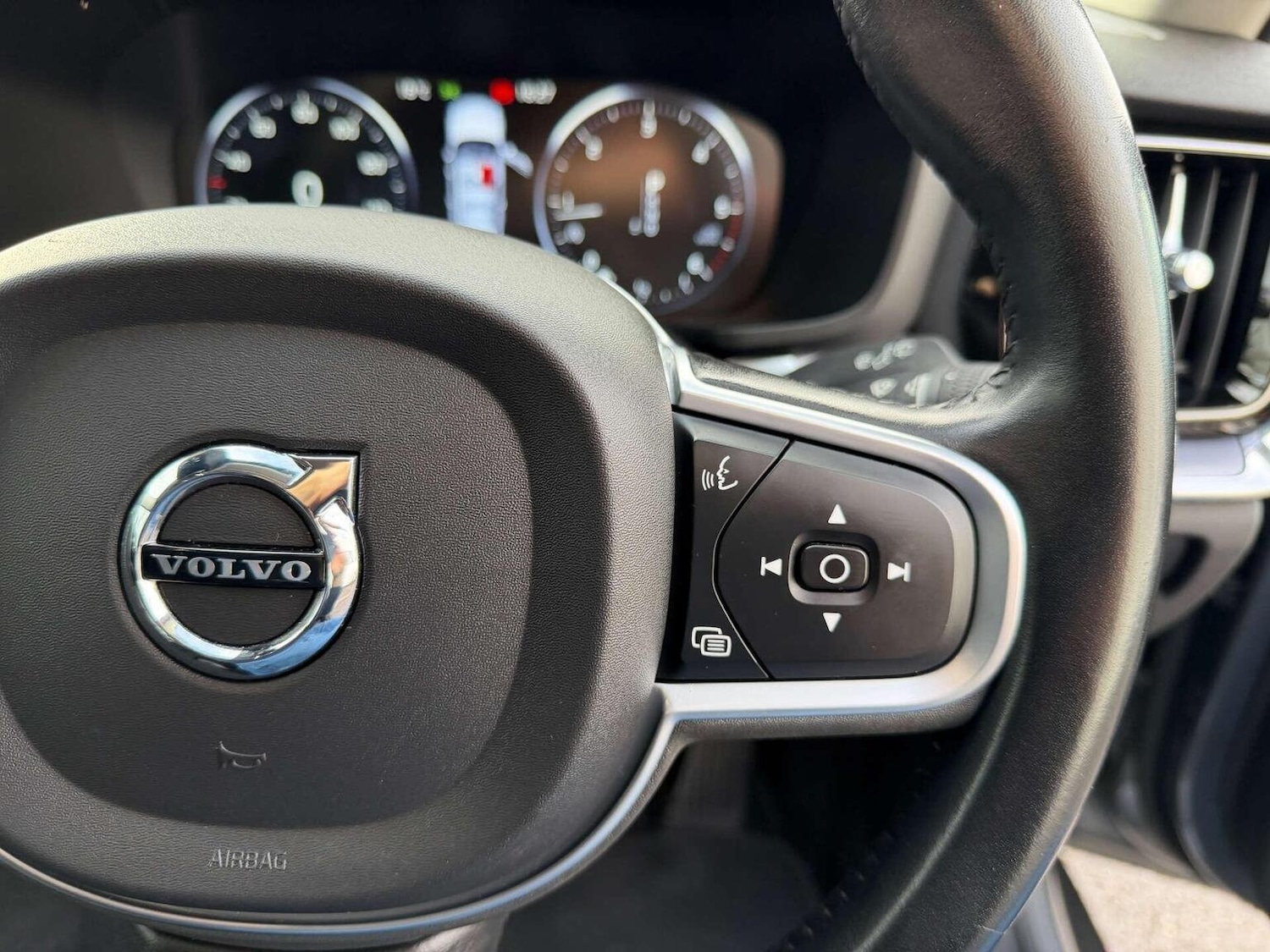 Used Volvo V60 2019 for sale - 76120353: Photo 6