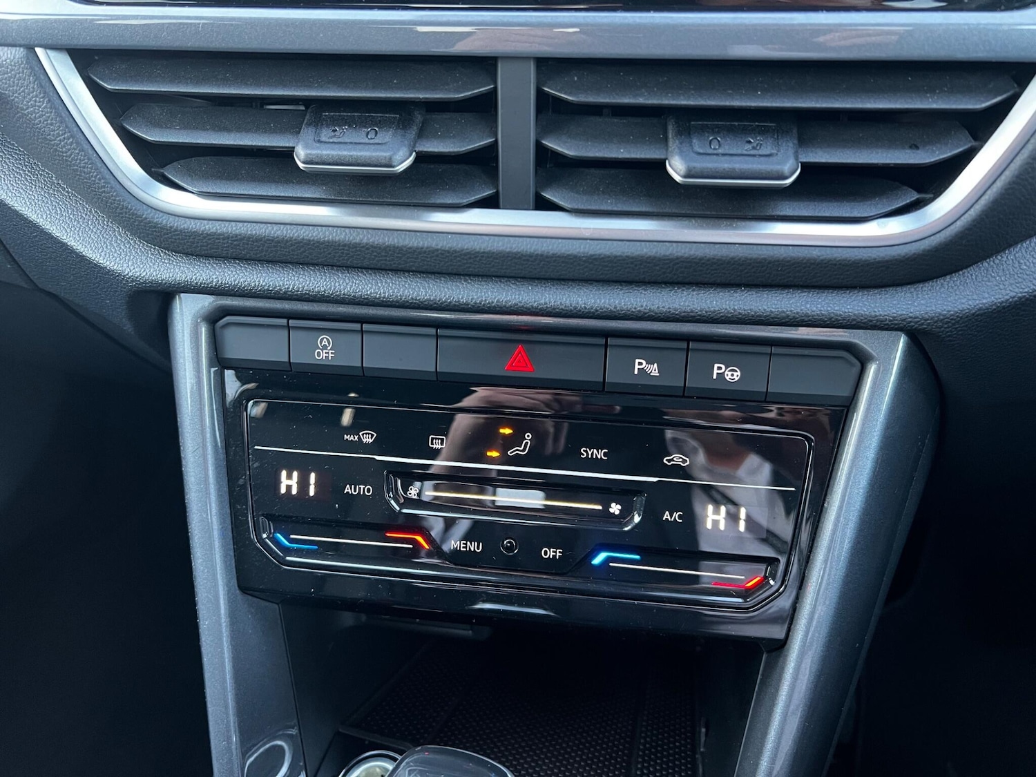 Used Volkswagen T-Roc 2024 for sale - 78108559: Photo 30