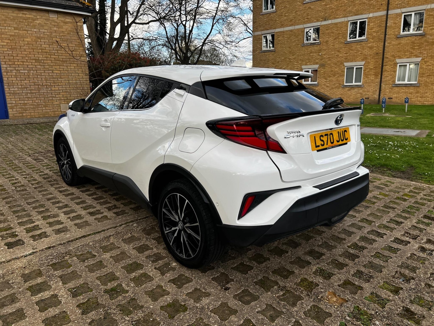 Used Toyota C-HR 2020 for sale - 78108447: Photo 3
