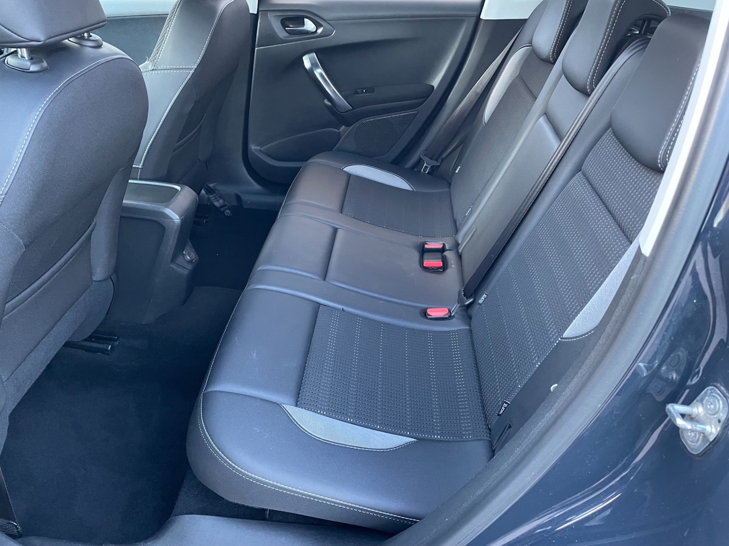 Used Peugeot 2008 2017 for sale - 77797741: Photo 14