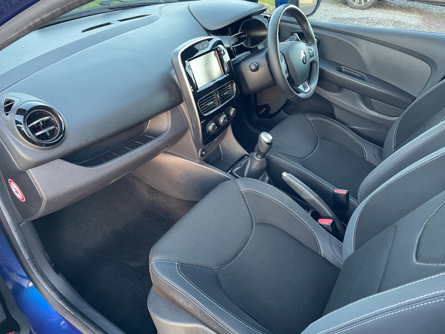 Used Renault Clio 2018 for sale - 76854899: Photo 11