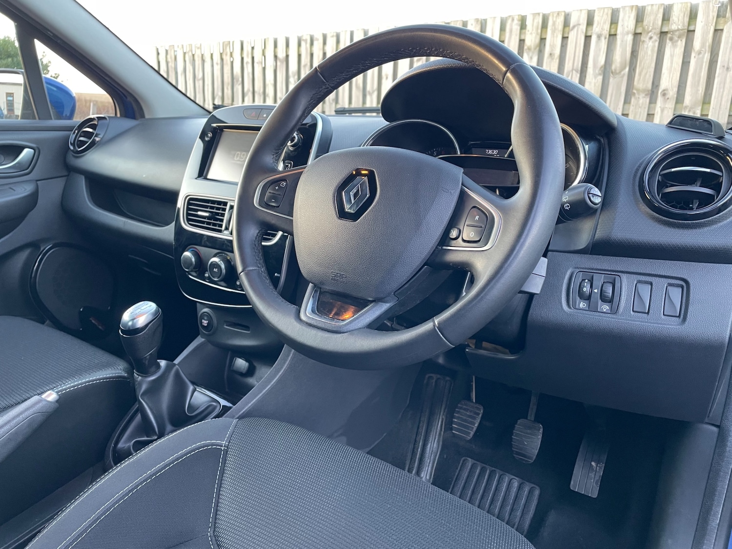 Used Renault Clio 2018 for sale - 76854899: Photo 14