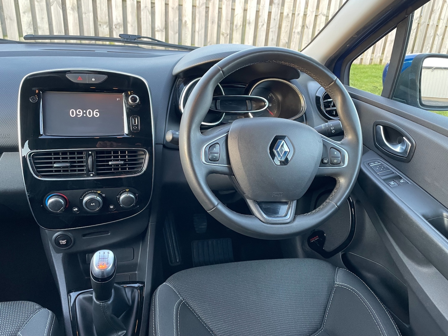 Used Renault Clio 2018 for sale - 76854899: Photo 15