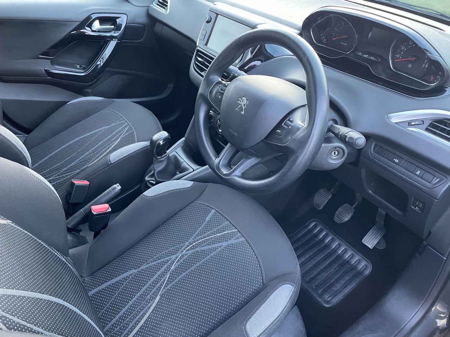 Used Peugeot 208 2014 for sale - 77399970: Photo 11