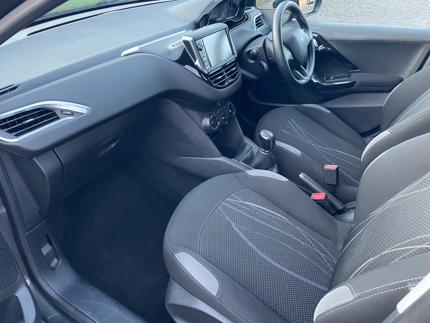 Used Peugeot 208 2014 for sale - 77399970: Photo 12