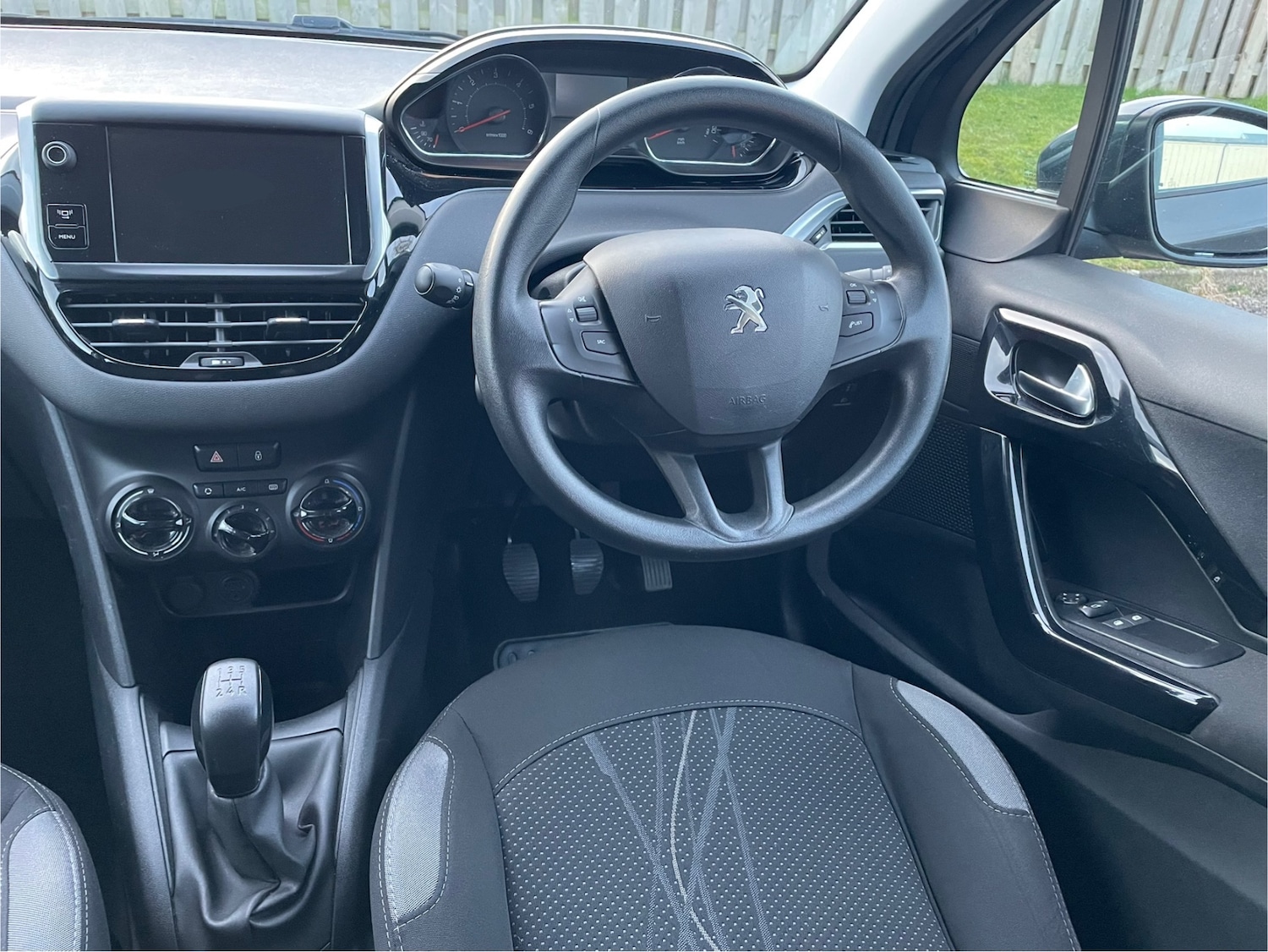 Used Peugeot 208 2014 for sale - 77399970: Photo 16