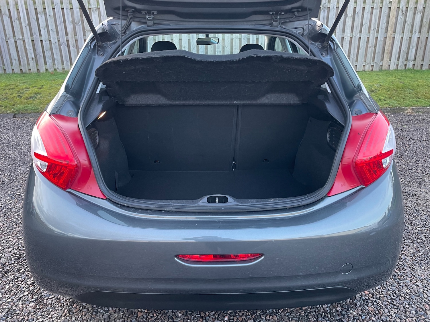 Used Peugeot 208 2014 for sale - 77399970: Photo 17