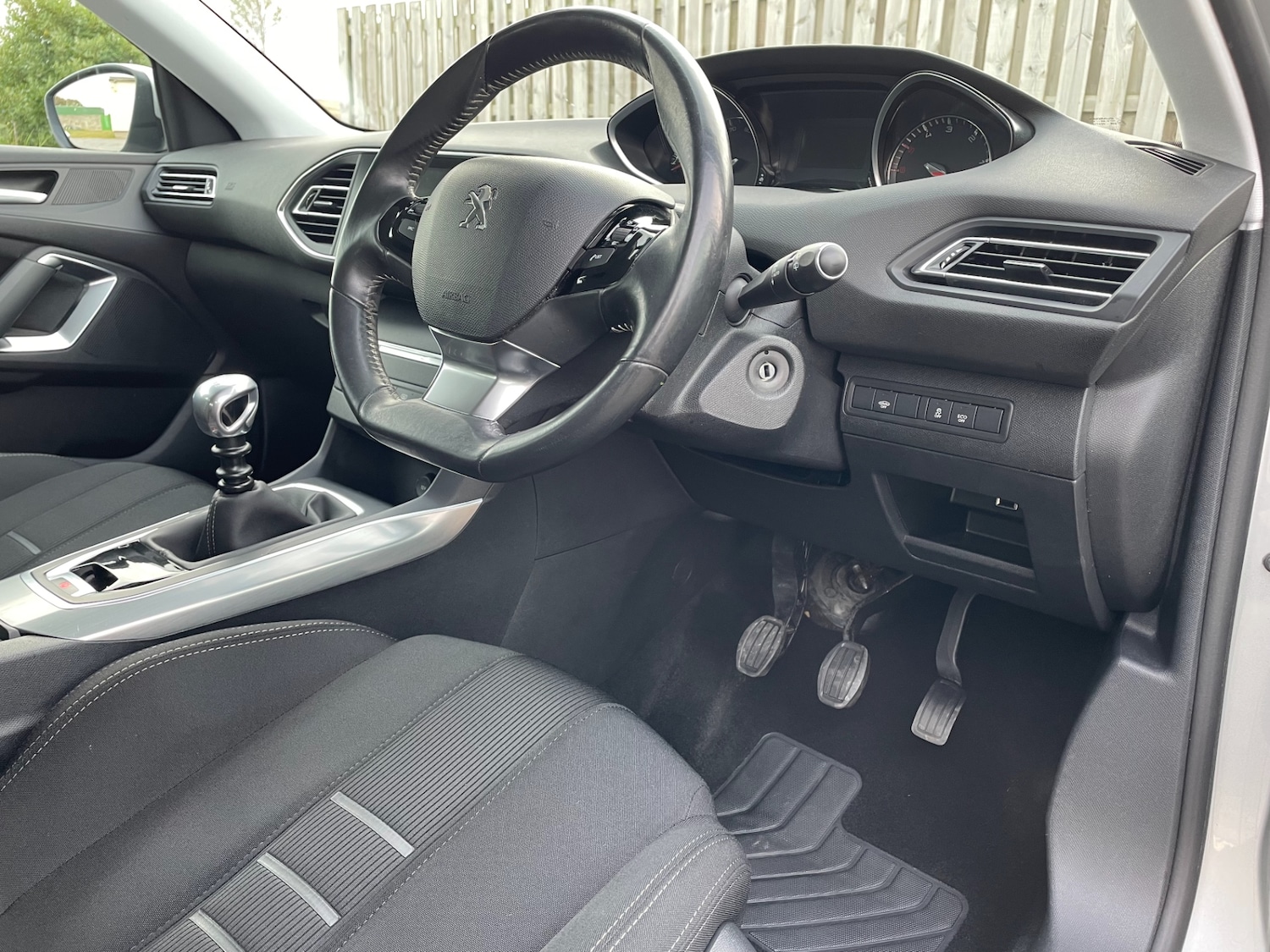 Used Peugeot 308 2015 for sale - 76178609: Photo 15