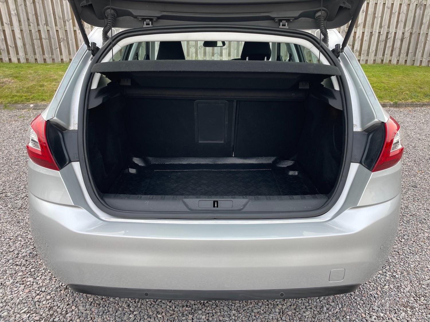 Used Peugeot 308 2015 for sale - 76178609: Photo 17