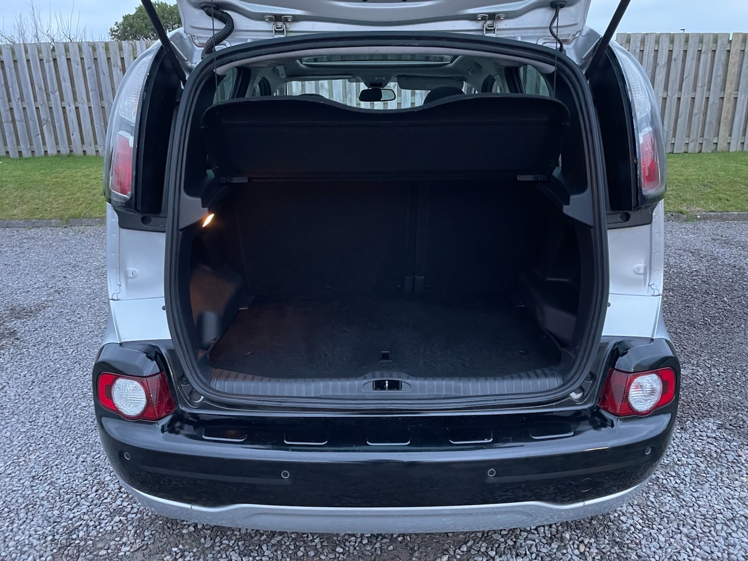 Used Citroen C3 Picasso 2017 for sale - 77319211: Photo 17