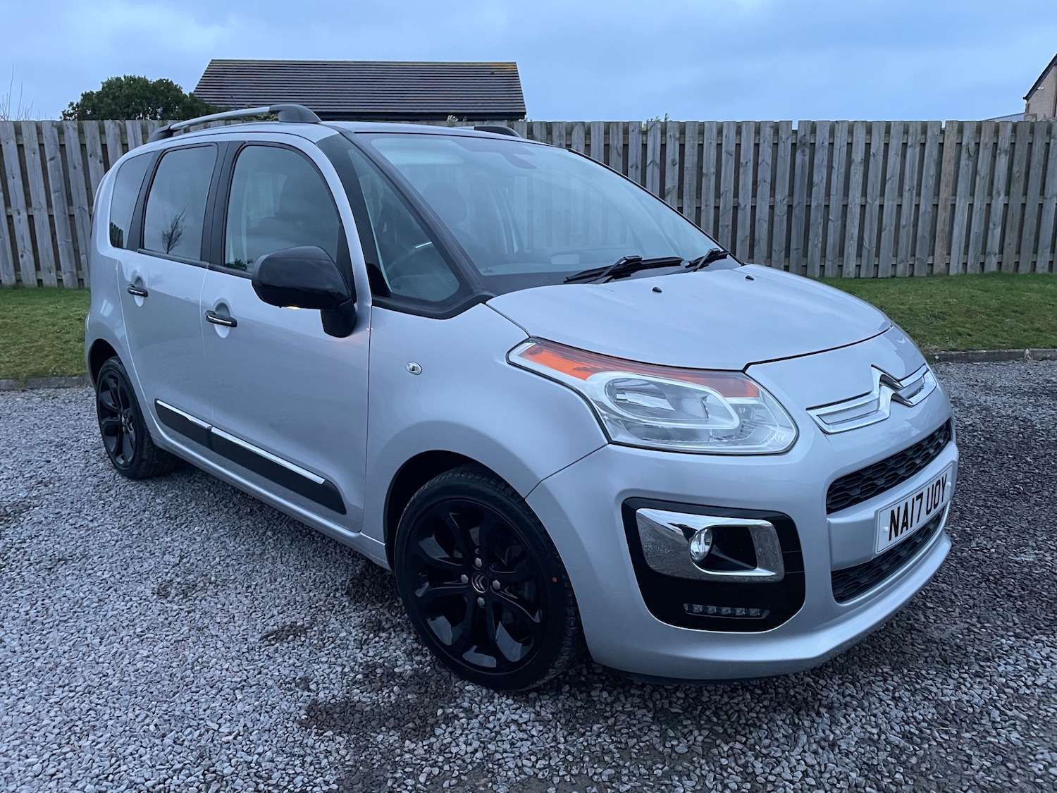Used Citroen C3 Picasso 2017 for sale - 77319211: Photo 2