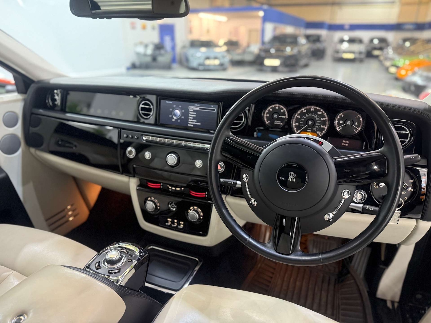 Used Rolls-Royce Phantom 2012 for sale - 76132443: Photo 2