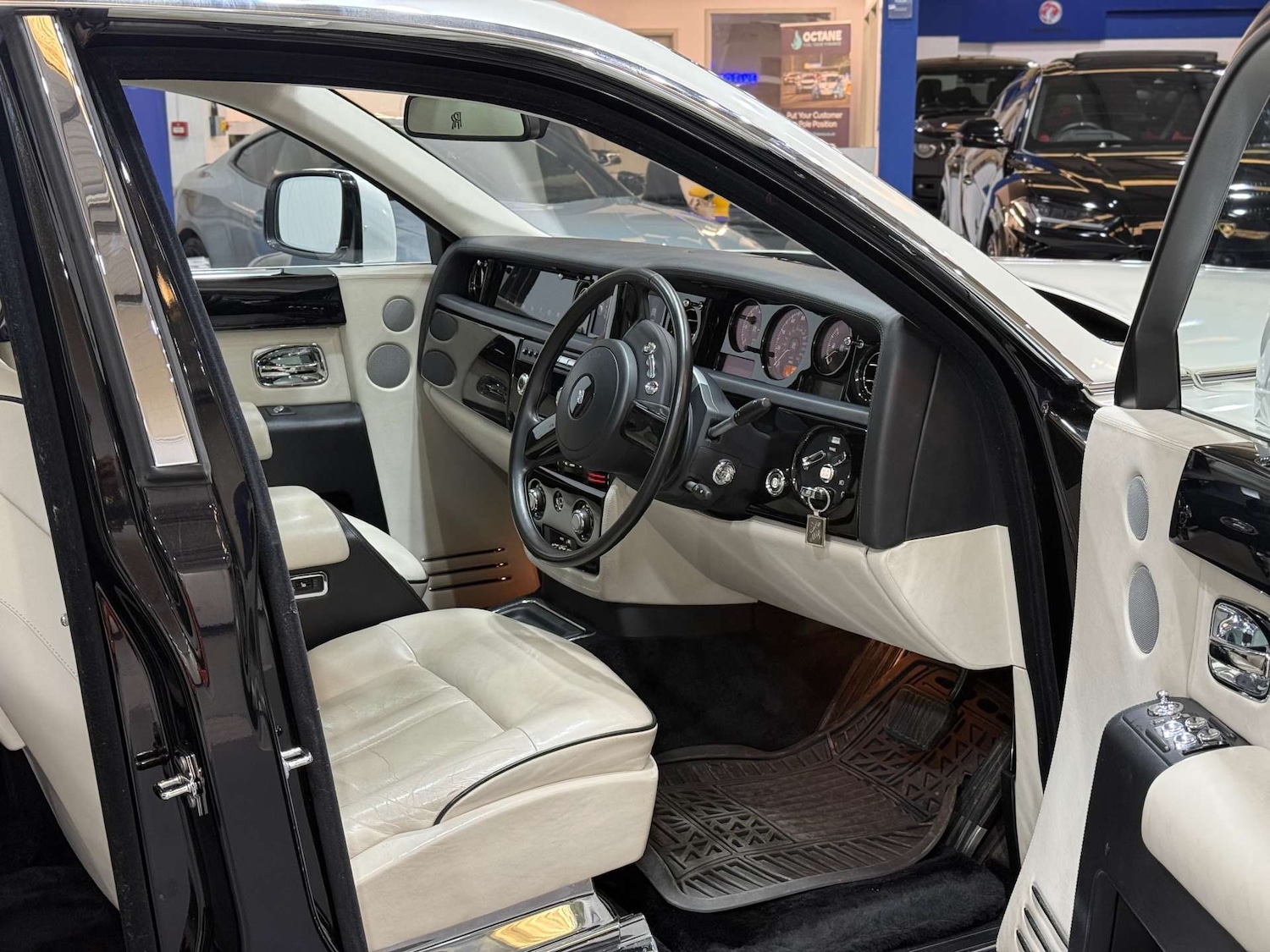 Used Rolls-Royce Phantom 2012 for sale - 76132443: Photo 44