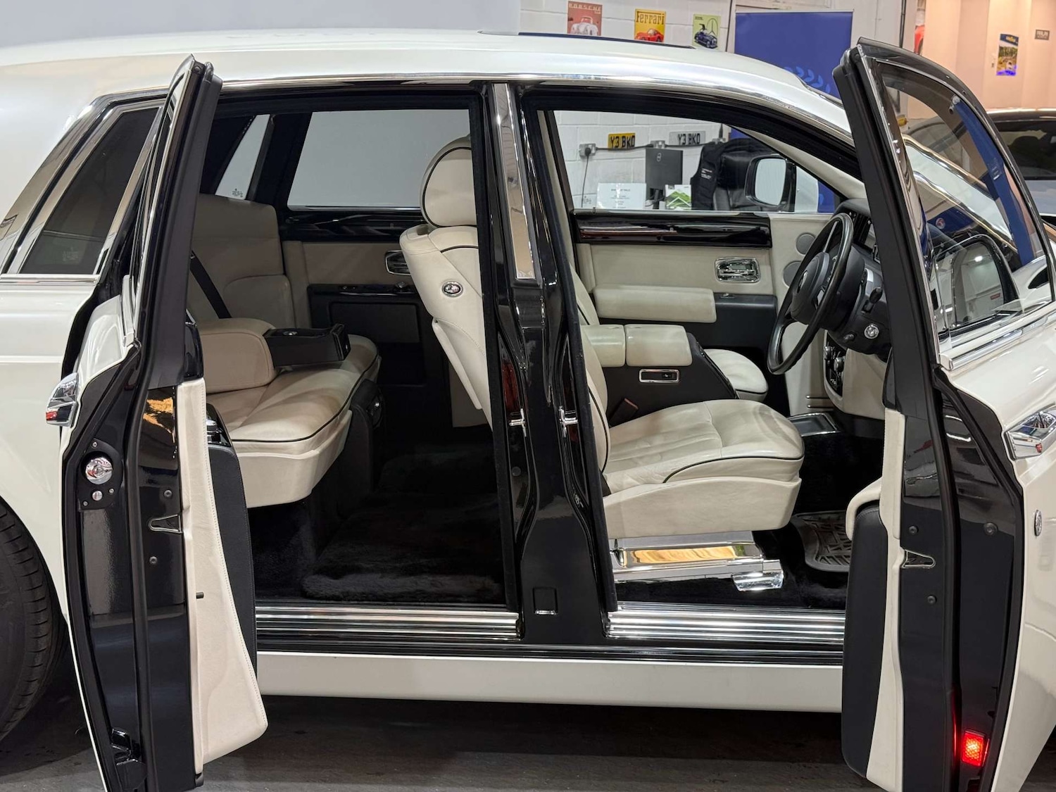 Used Rolls-Royce Phantom 2012 for sale - 76132443: Photo 46