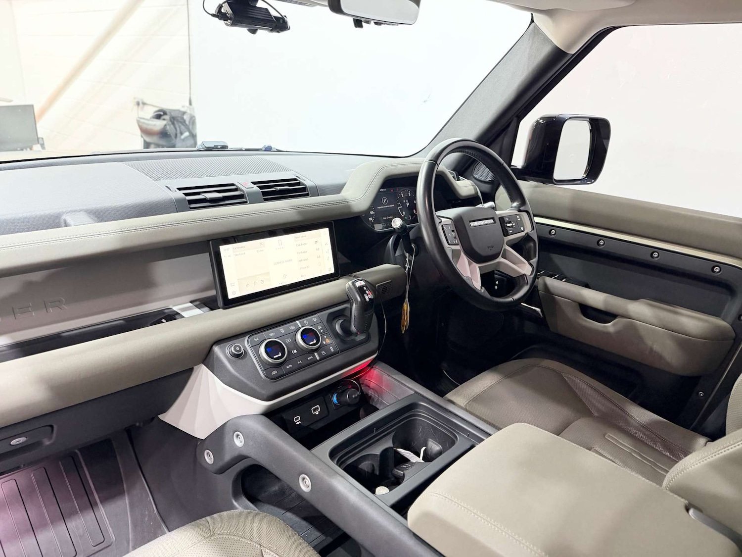 Used Land Rover Defender 110 2020 for sale - 76837454: Photo 6