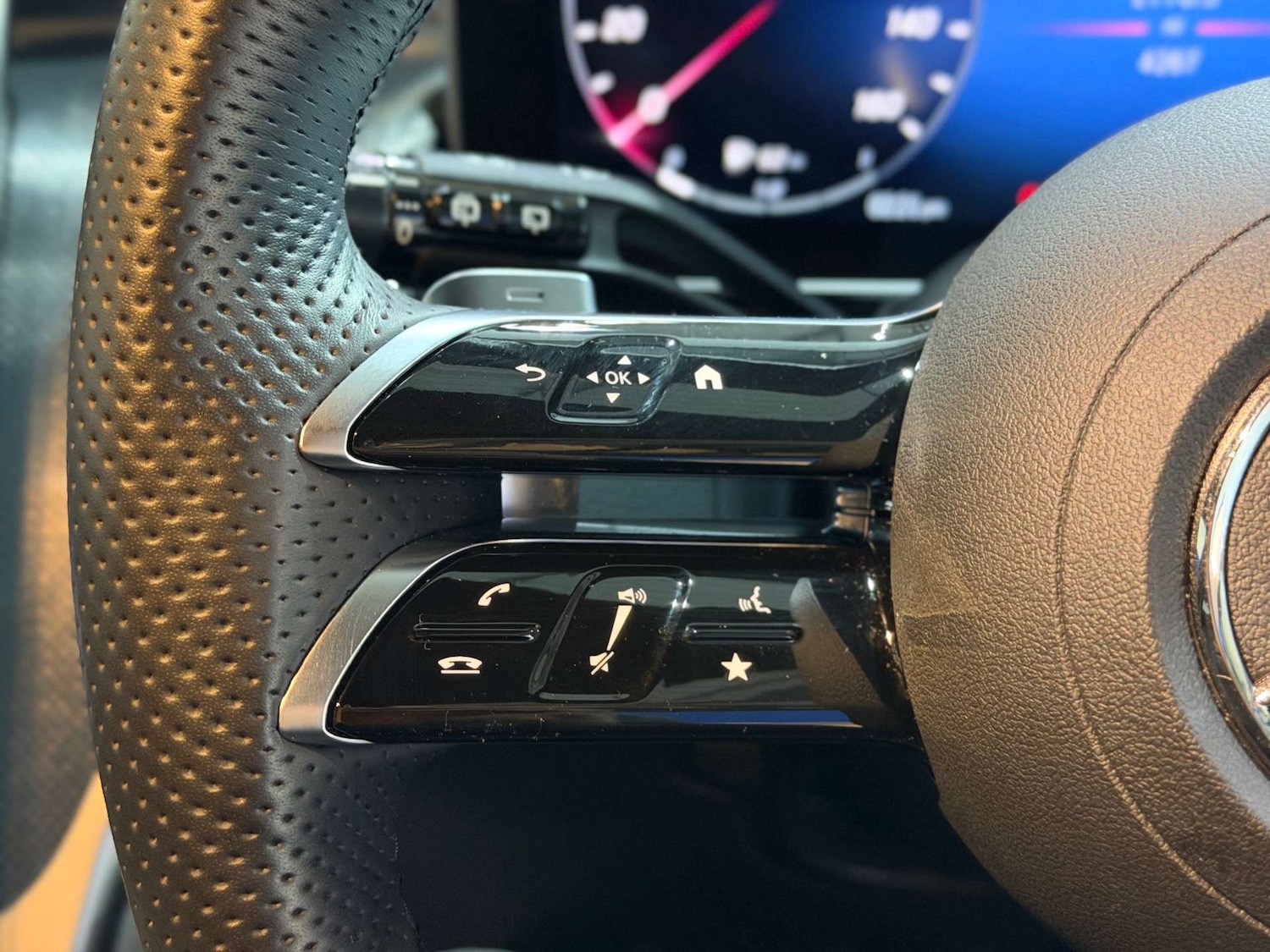 Used Mercedes-Benz GLC 2023 for sale - 77187844: Photo 33