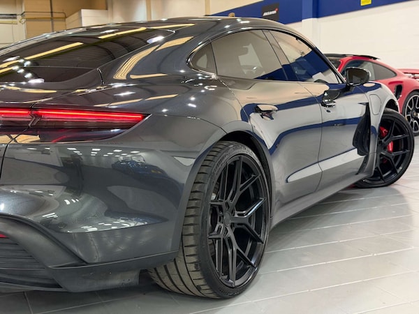 Used Porsche Taycan 2020 for sale - 76219296: Photo 26