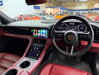 Used Porsche Taycan 2020 for sale - 76219296: Photo 2