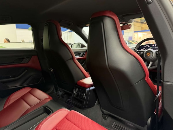 Used Porsche Taycan 2020 for sale - 76219296: Photo 44