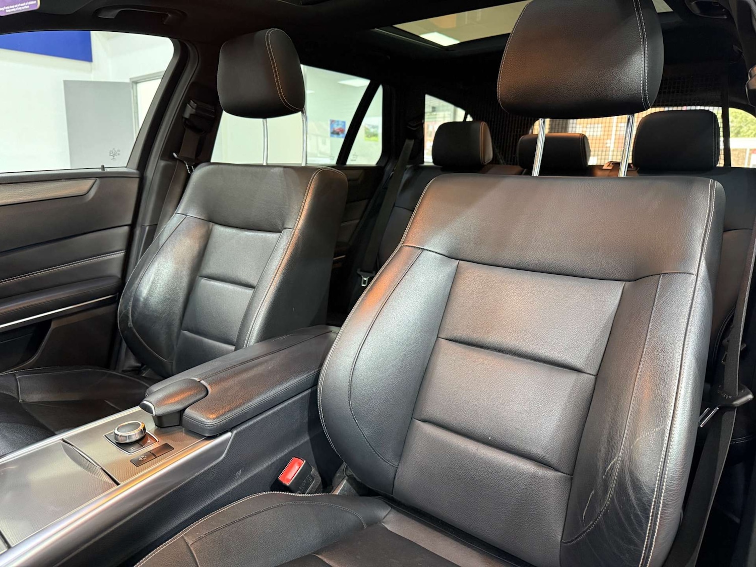 Used Mercedes-Benz E-Class 2015 for sale - 76080216: Photo 32