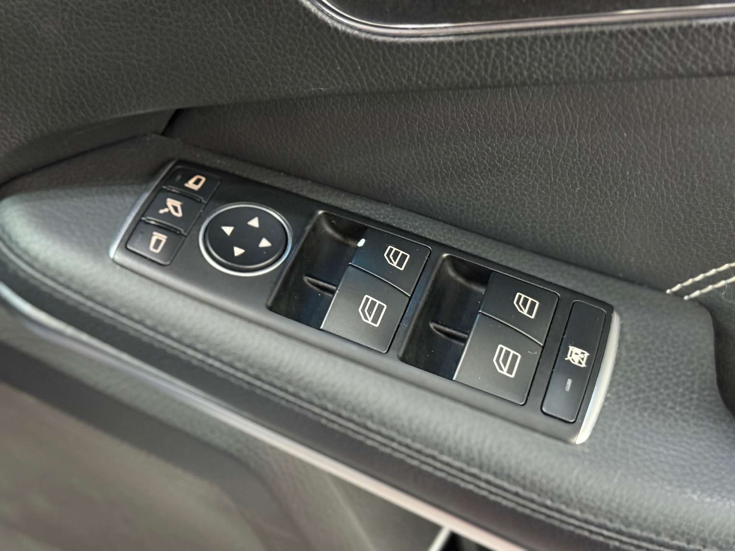 Used Mercedes-Benz E-Class 2015 for sale - 76080216: Photo 57