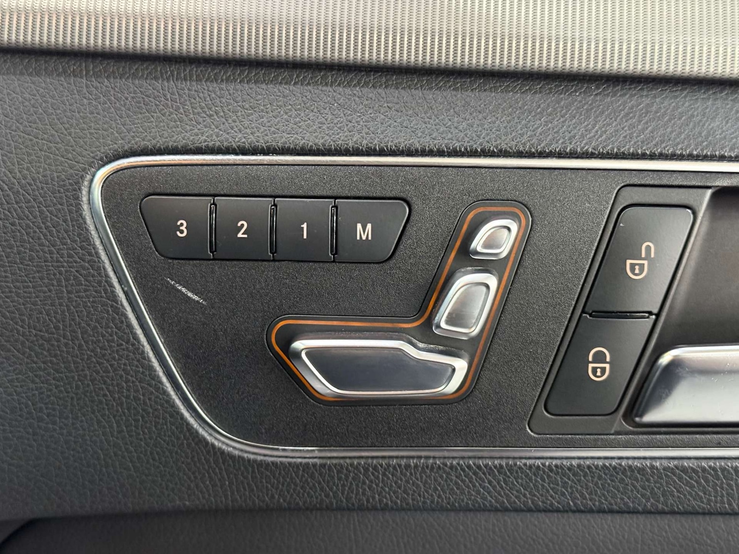 Used Mercedes-Benz E-Class 2015 for sale - 76080216: Photo 64