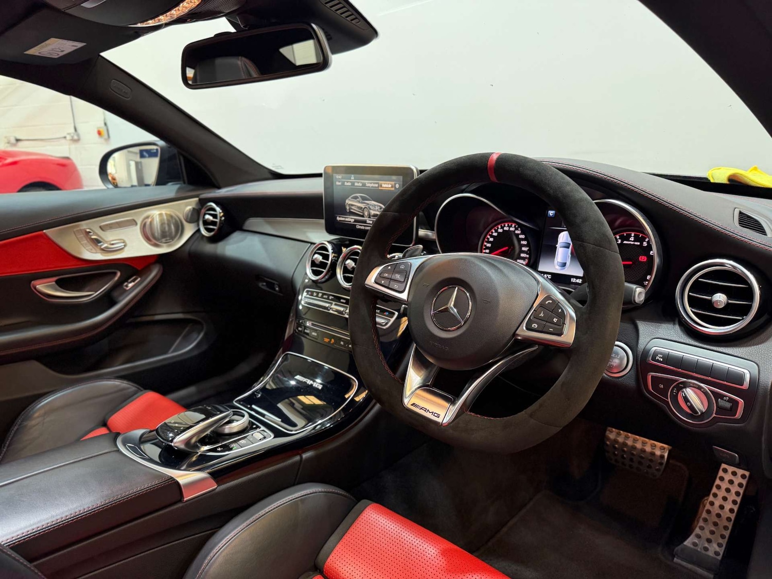 Used Mercedes-Benz C-Class 2017 for sale - 76068111: Photo 2