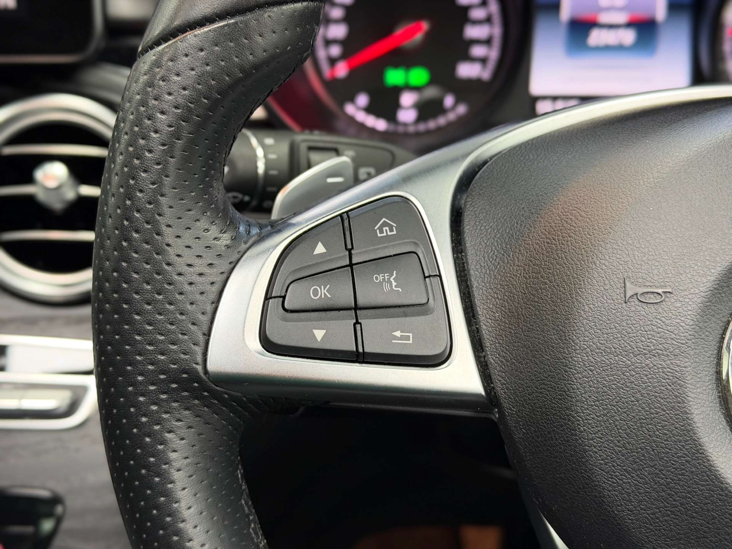 Used Mercedes-Benz GLC 2018 for sale - 76571351: Photo 31