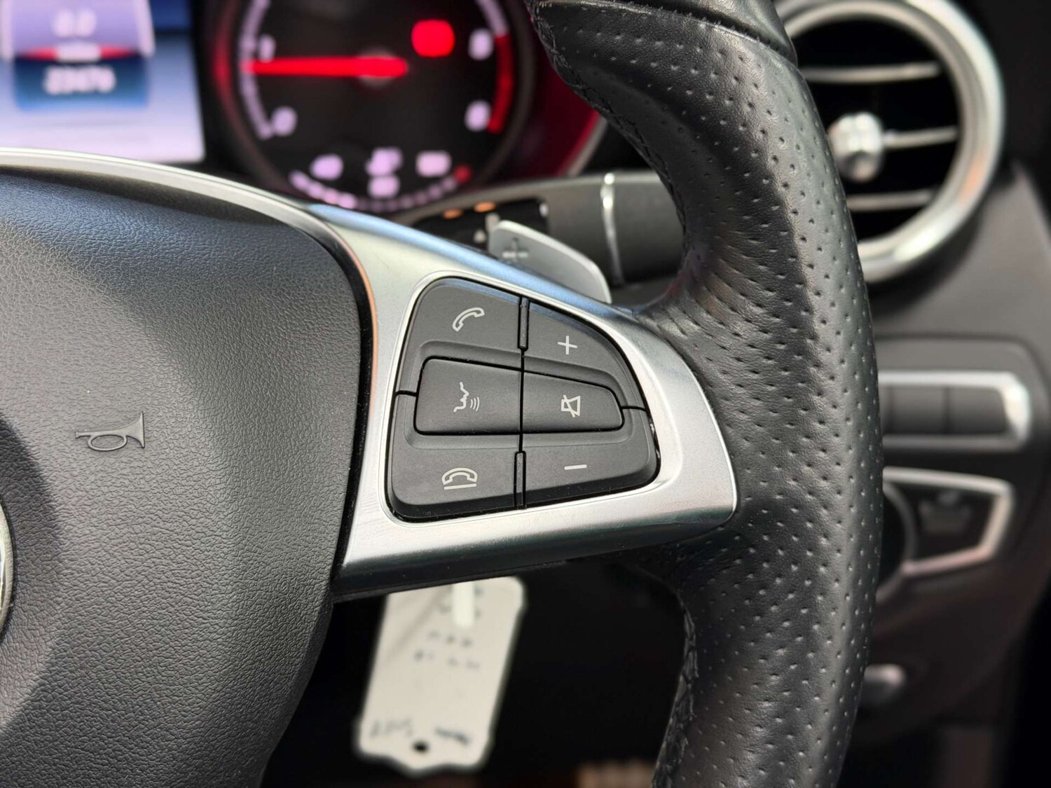 Used Mercedes-Benz GLC 2018 for sale - 76571351: Photo 32