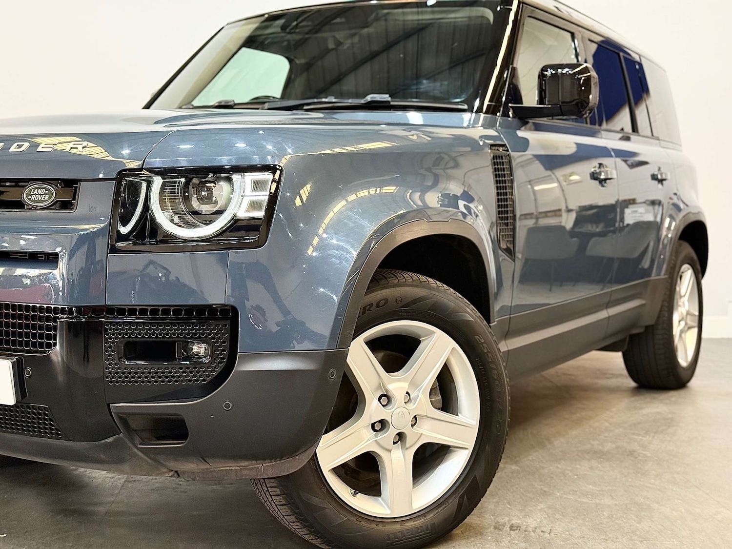 Used Land Rover Defender 2021 for sale - 76601919: Photo 15