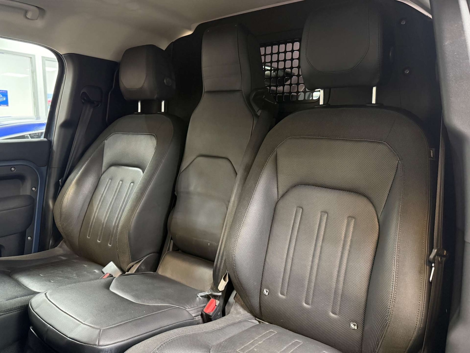 Used Land Rover Defender 2021 for sale - 76601919: Photo 32