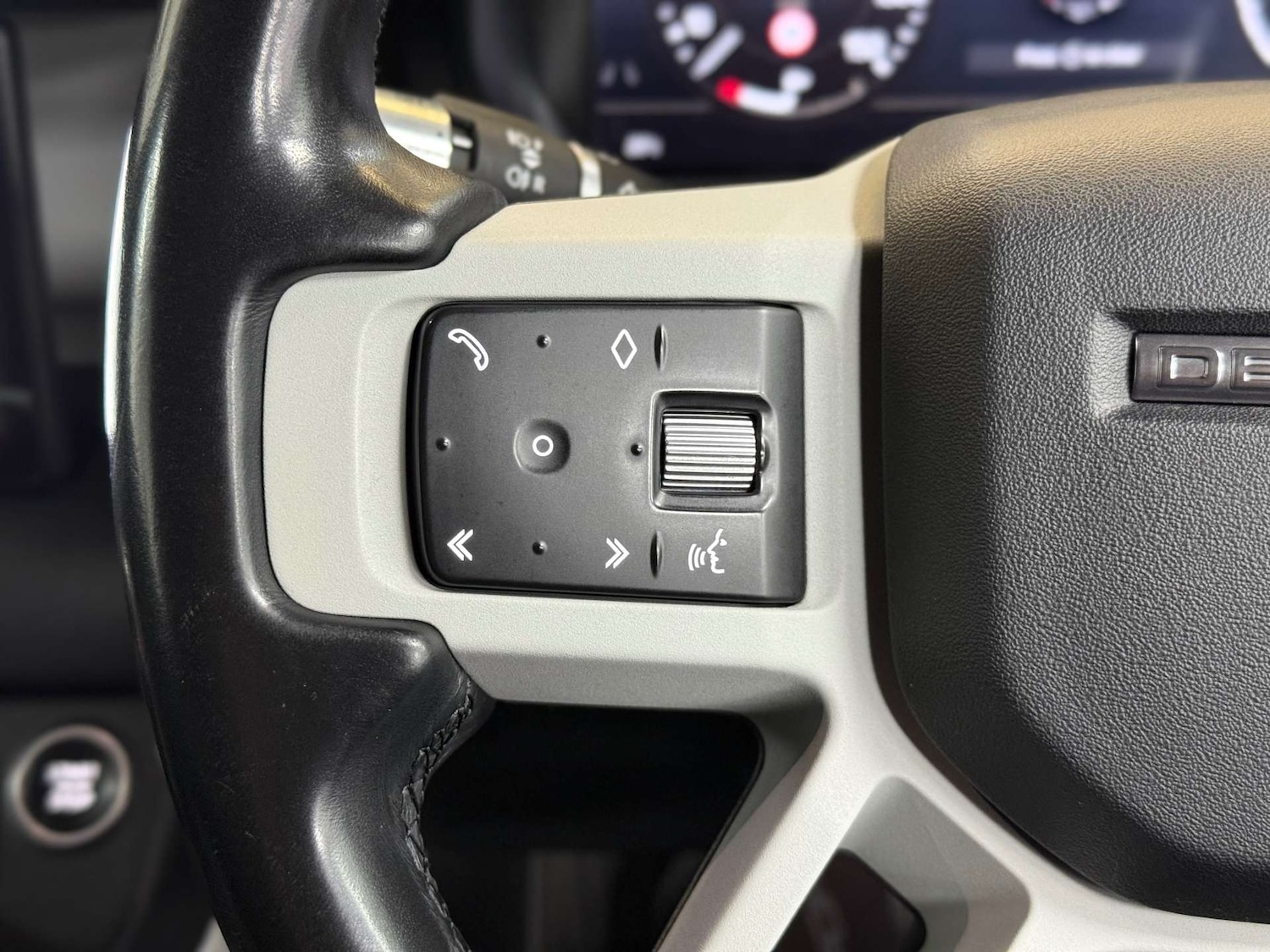 Used Land Rover Defender 2021 for sale - 76601919: Photo 37