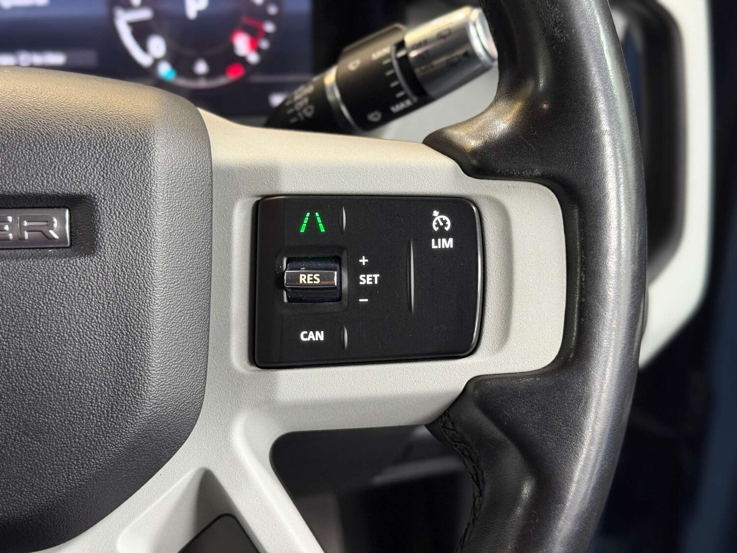 Used Land Rover Defender 2021 for sale - 76601919: Photo 38