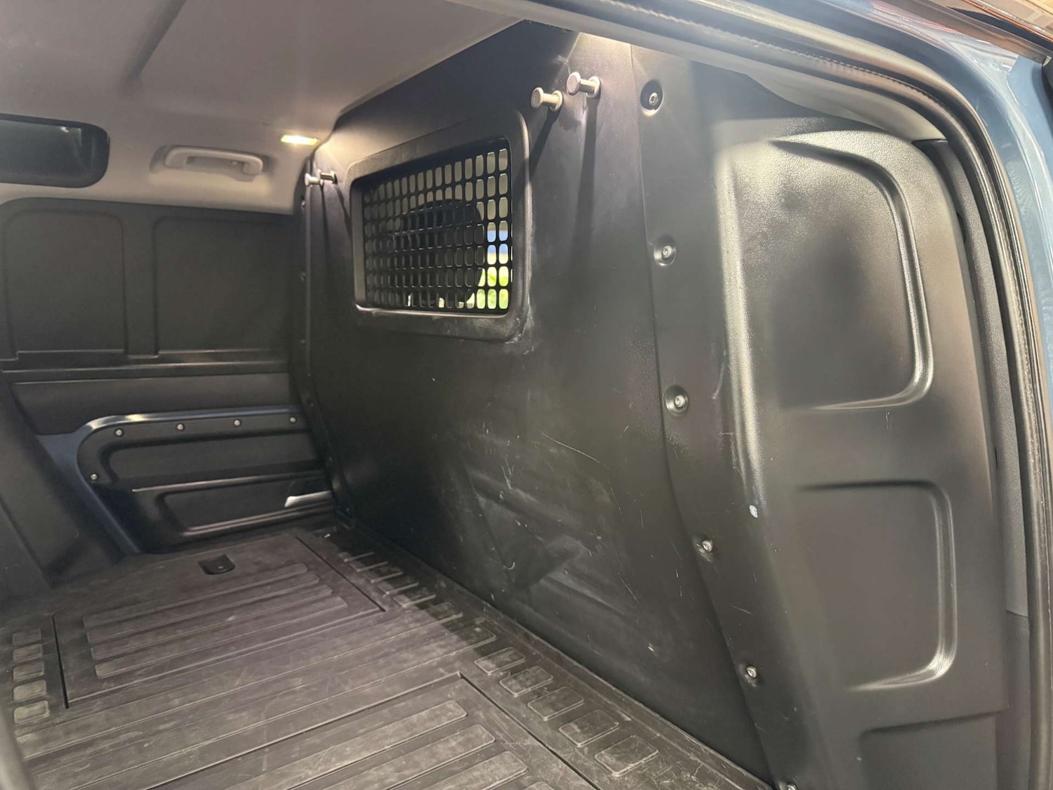 Used Land Rover Defender 2021 for sale - 76601919: Photo 52