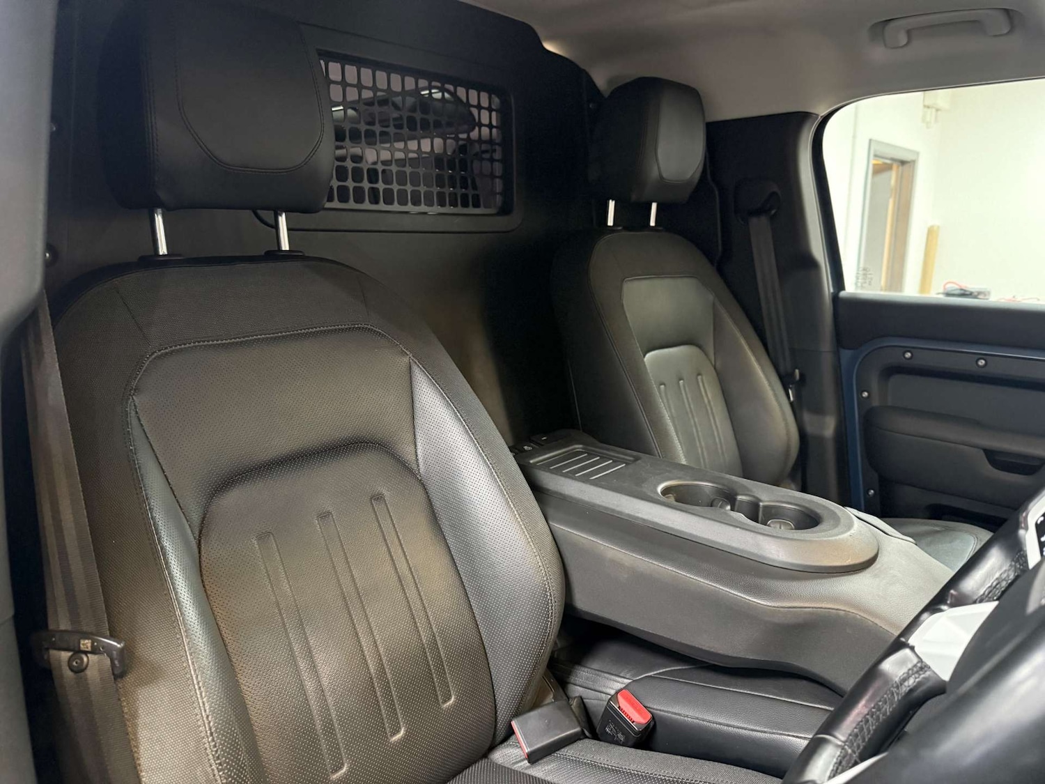 Used Land Rover Defender 2021 for sale - 76601919: Photo 53