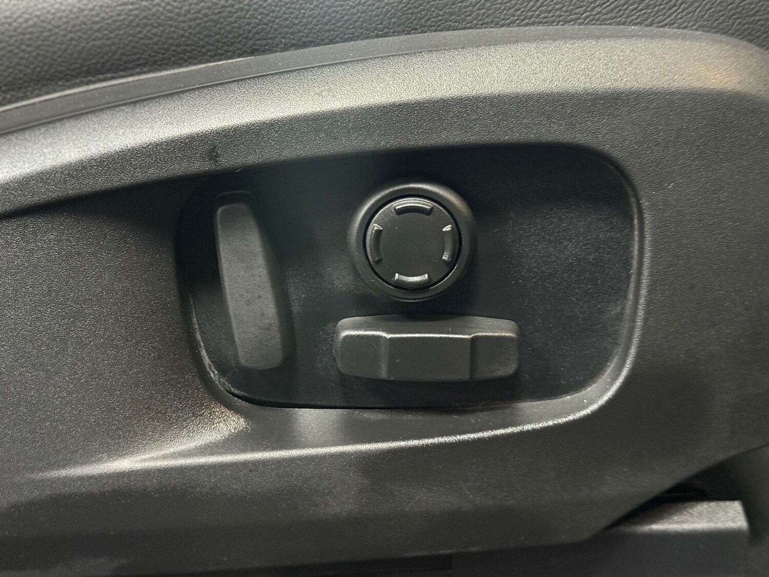 Used Land Rover Defender 2021 for sale - 76601919: Photo 54