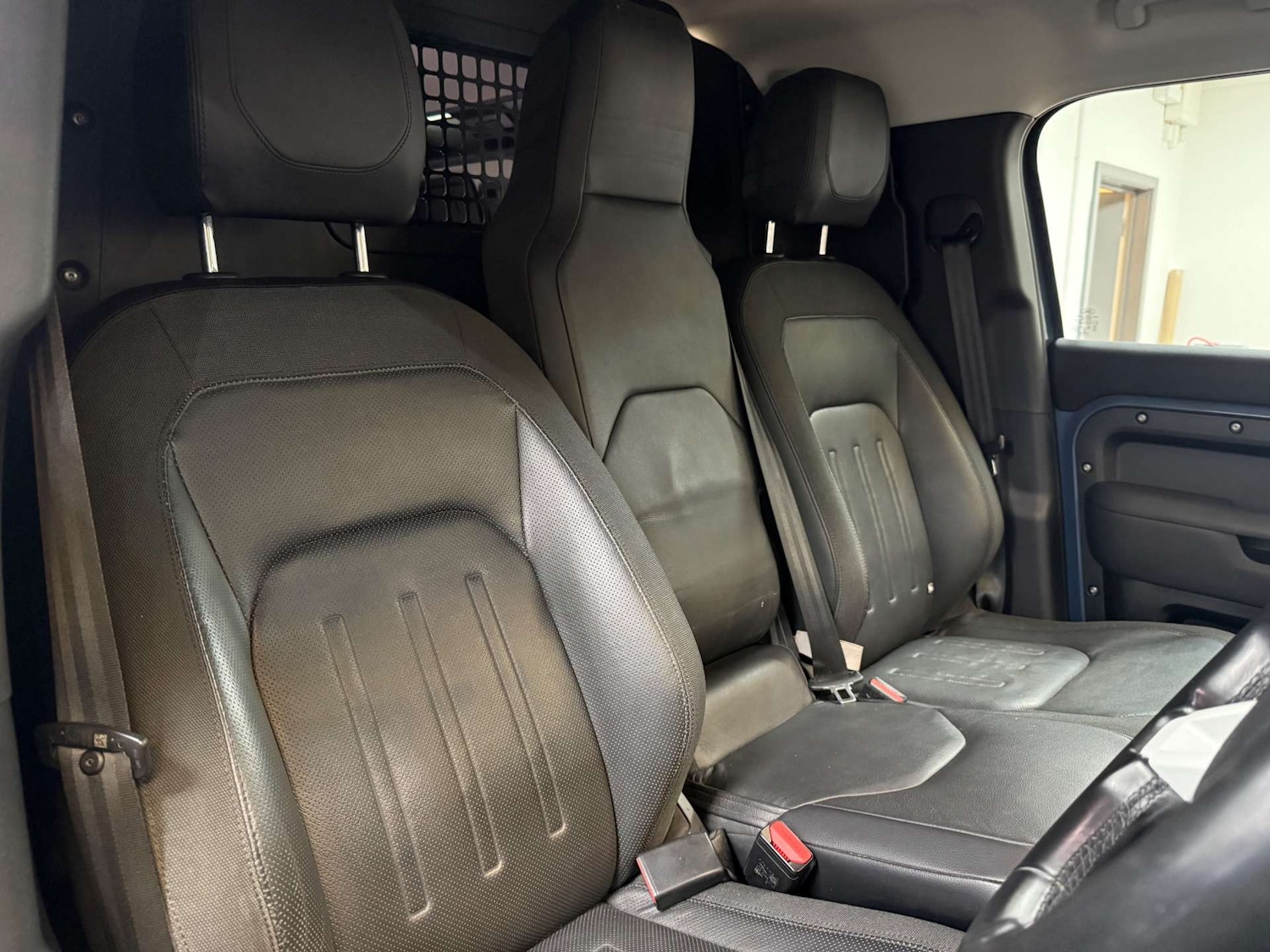 Used Land Rover Defender 2021 for sale - 76601919: Photo 55