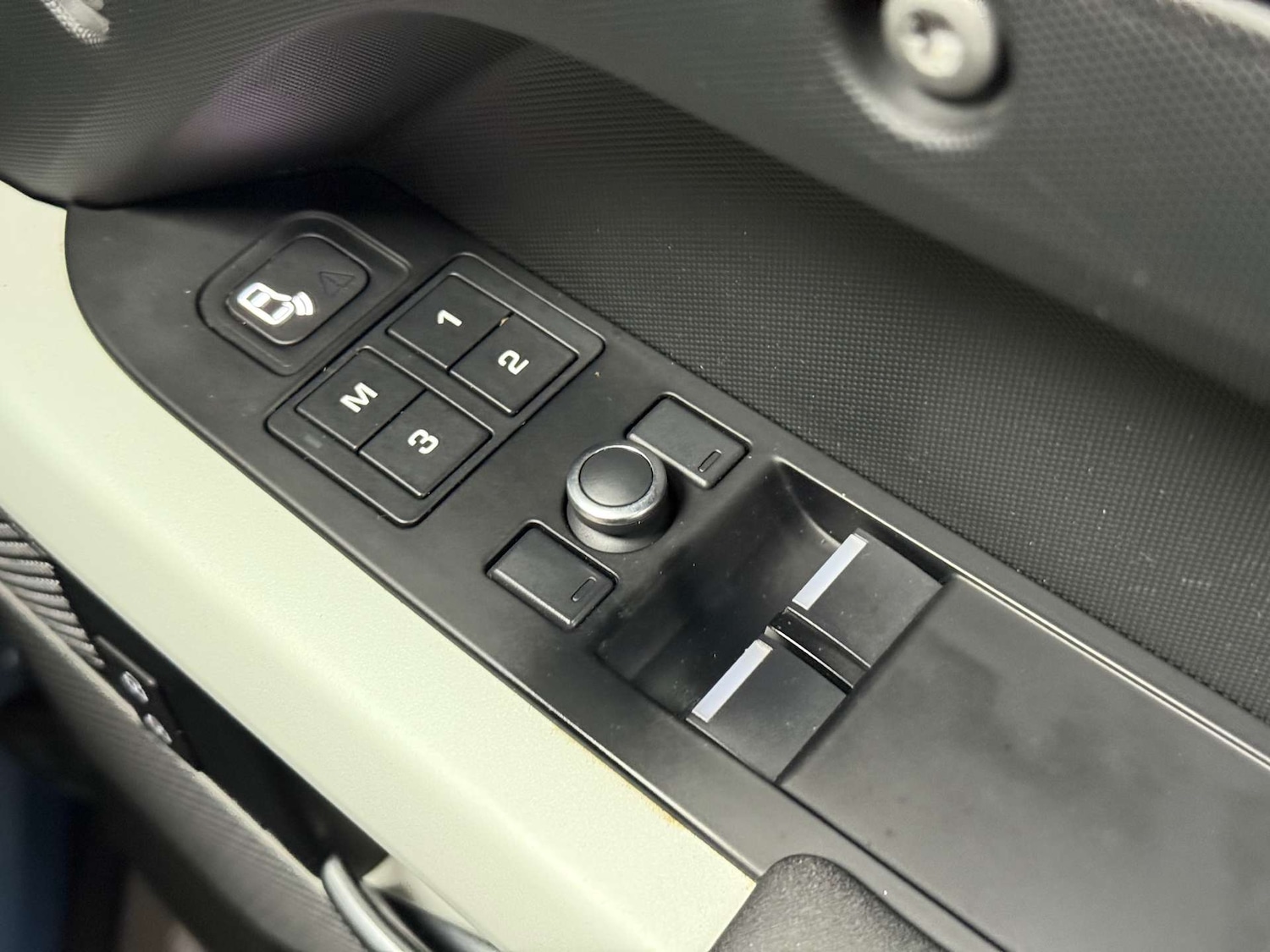 Used Land Rover Defender 2021 for sale - 76601919: Photo 57