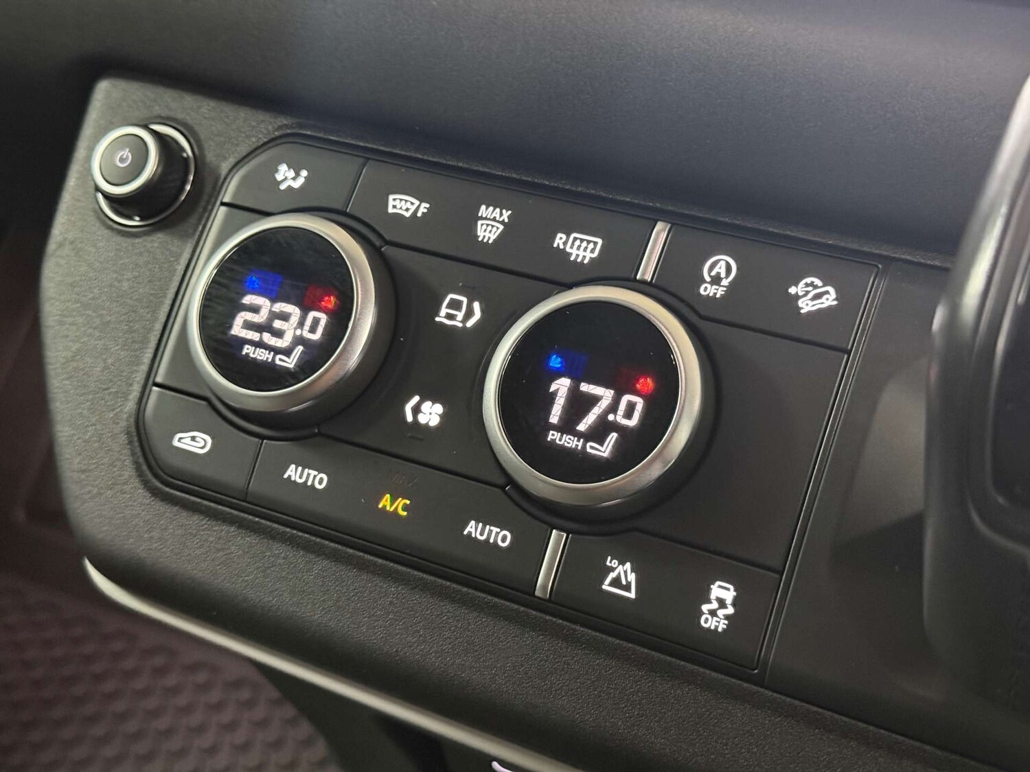 Used Land Rover Defender 2021 for sale - 76601919: Photo 64