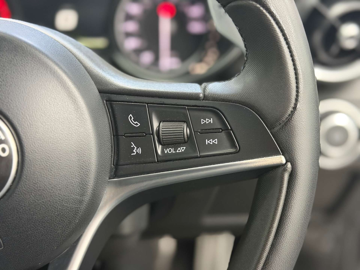 Used Alfa Romeo Giulia 2017 for sale - 76453799: Photo 36