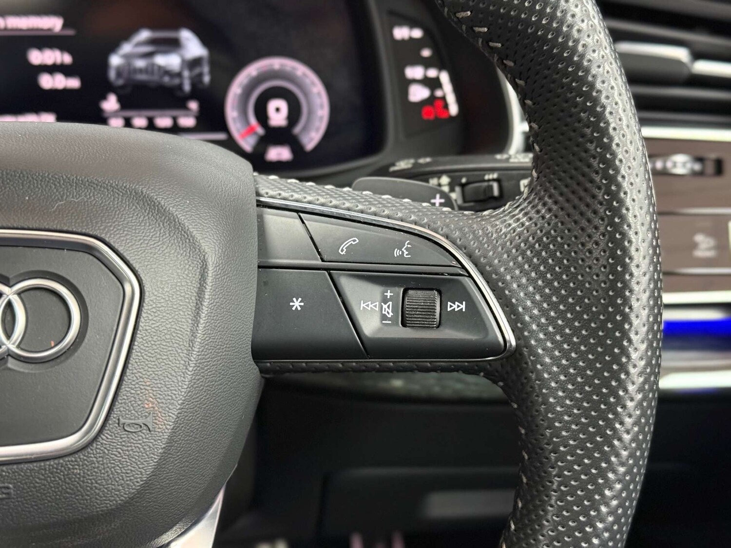 Used Audi Q8 2020 for sale - 76601934: Photo 35