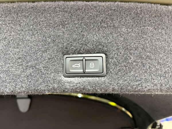 Used Lamborghini Urus 2023 for sale - 75634075: Photo 69