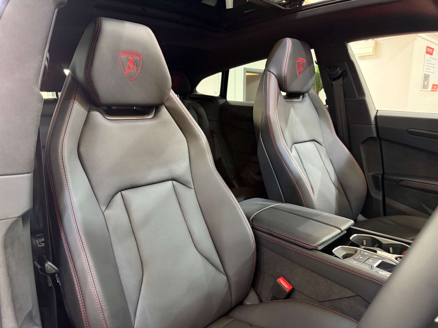 Used Lamborghini Urus 2025 for sale - 76056618: Photo 31