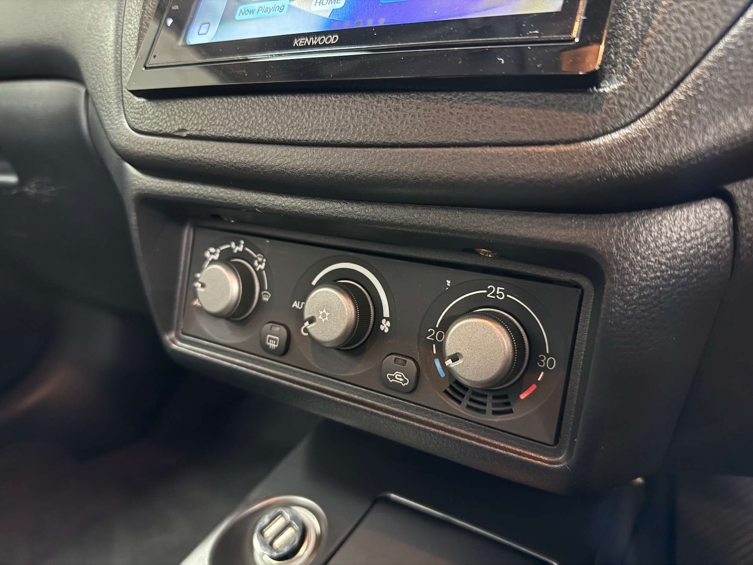 Used Mitsubishi Lancer 2004 for sale - 76533583: Photo 53