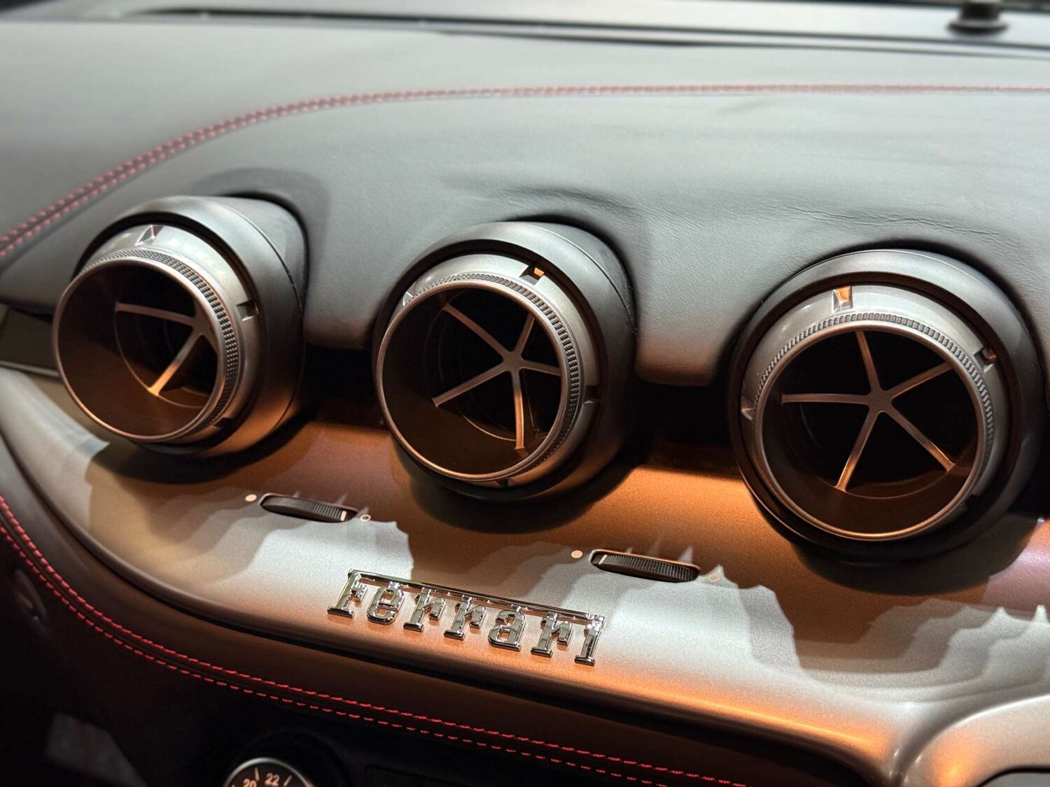 Used Ferrari F12 Berlinetta 2016 for sale - 76601553: Photo 53